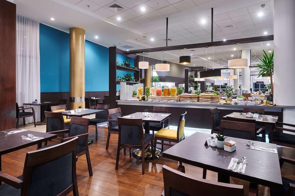 restaurant cafeteria