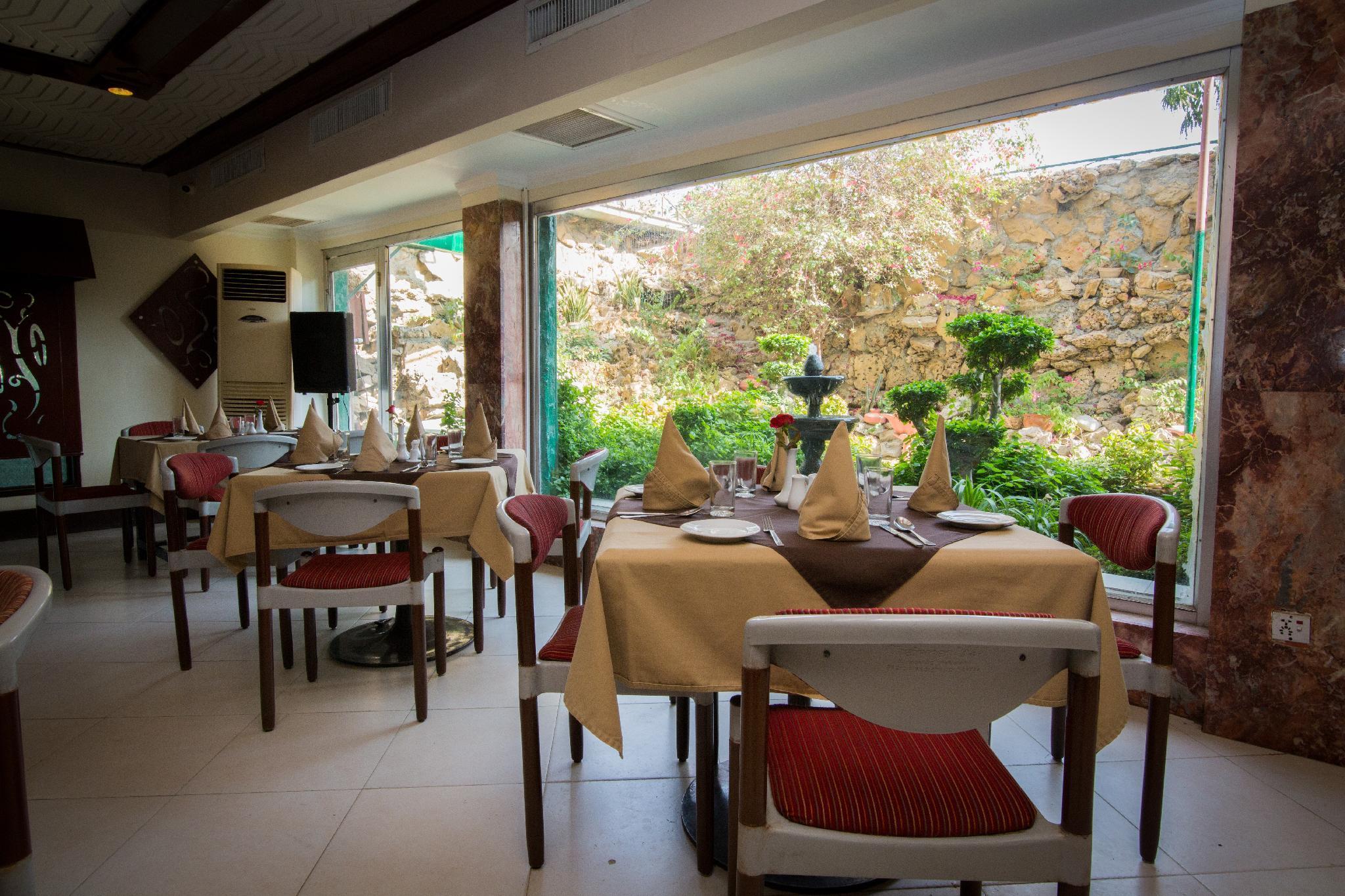 restaurant cafeteria