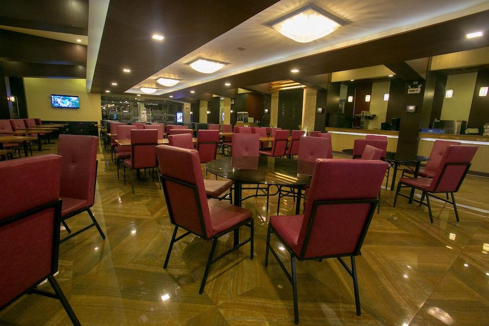 restaurant cafeteria