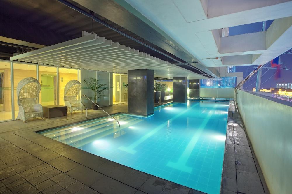 swimming pool spa