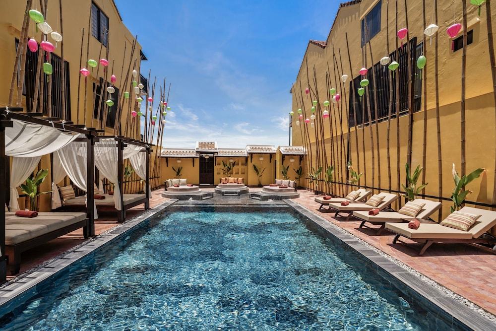 swimming pool spa
