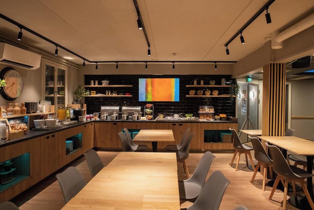 restaurant cafeteria