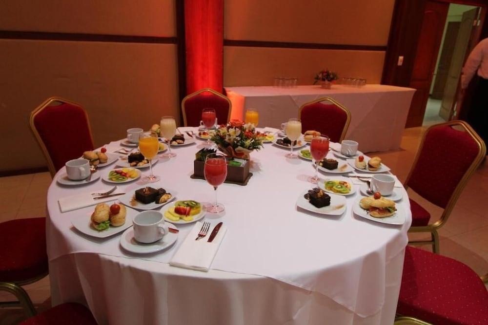 restaurant cafeteria