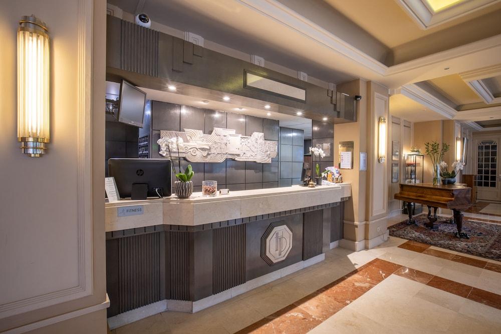 lobby