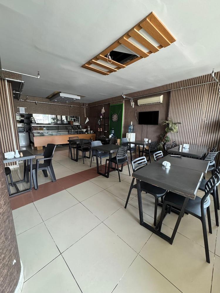 restaurant cafeteria