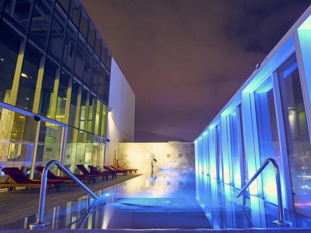 swimming pool spa