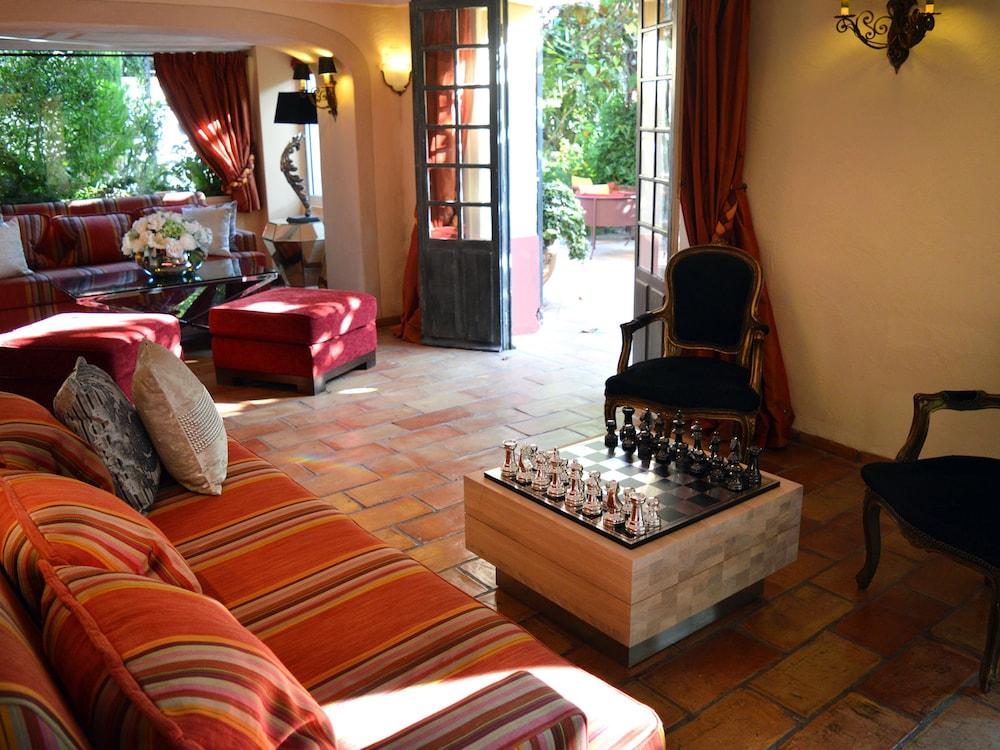 lounge