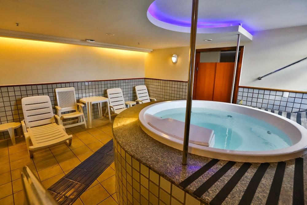 swimming pool spa