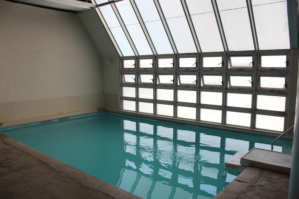 swimming pool spa
