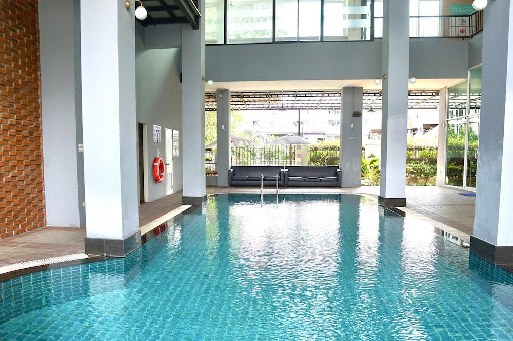 swimming pool spa