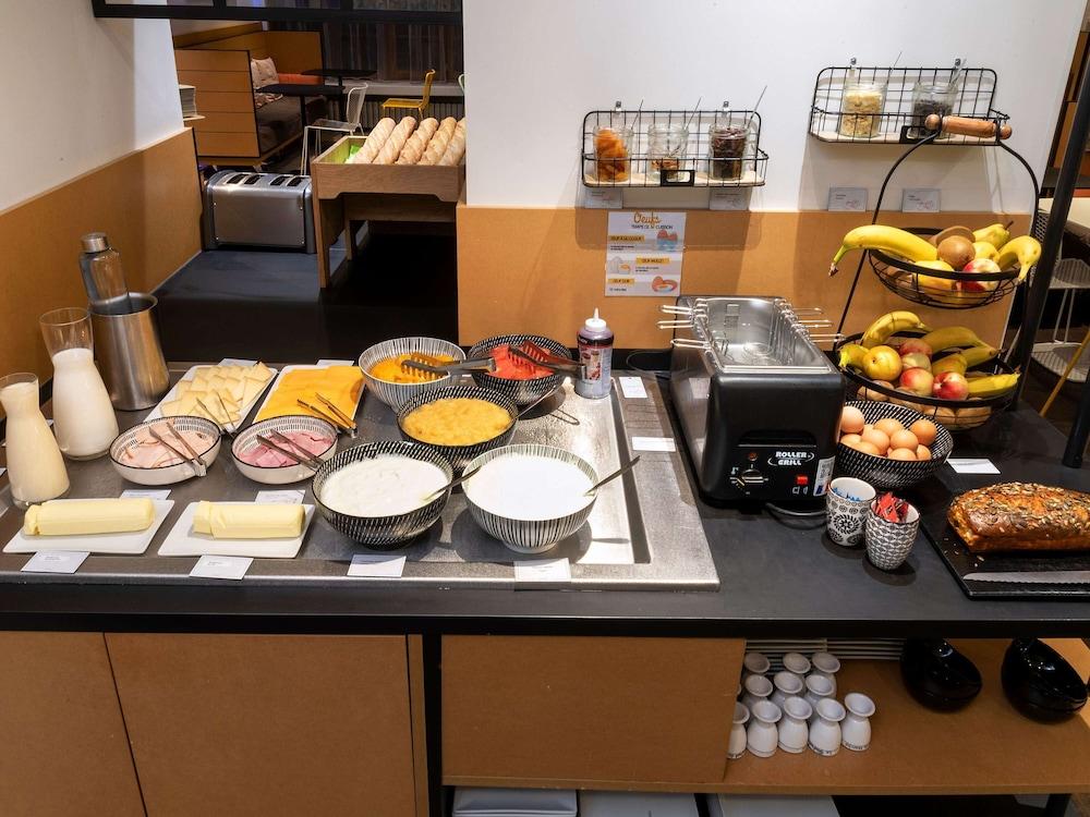 restaurant cafeteria
