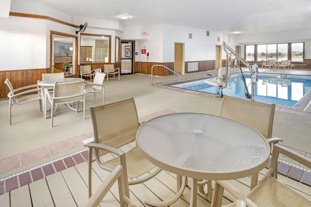 swimming pool spa