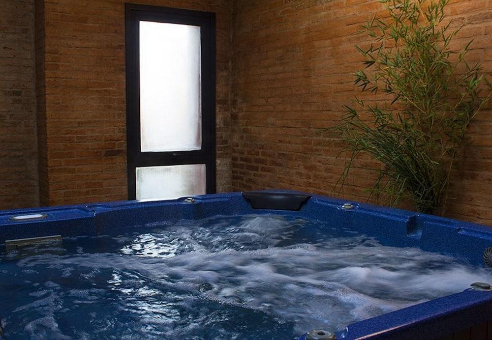 swimming pool spa
