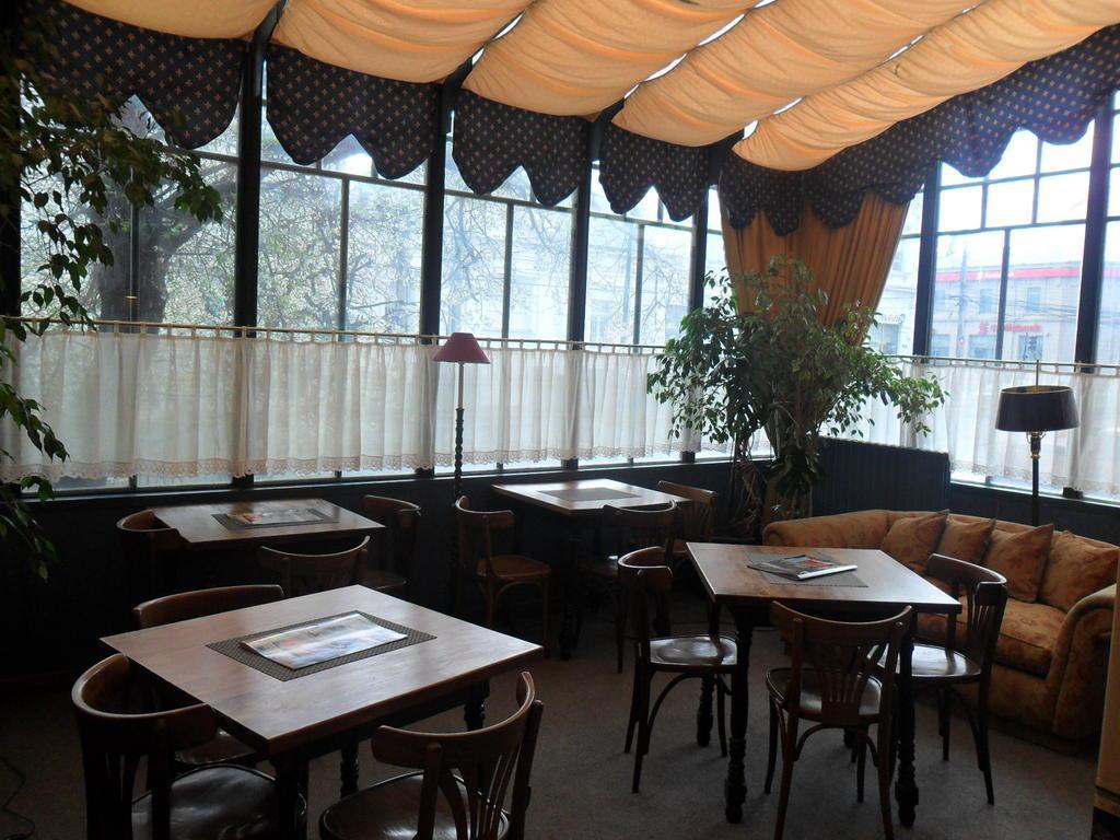 restaurant cafeteria
