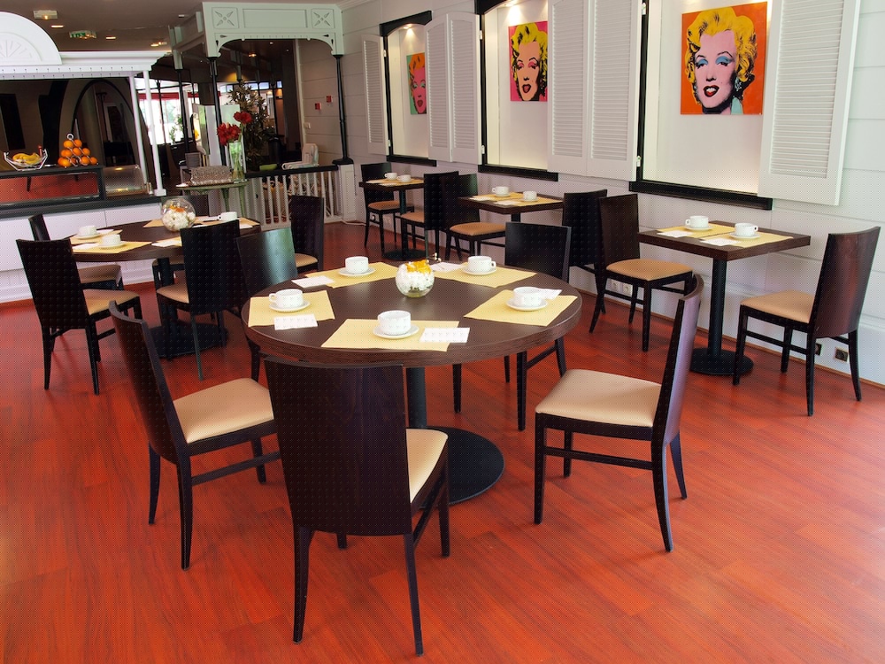restaurant cafeteria