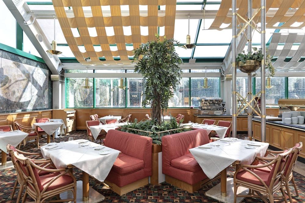 restaurant cafeteria