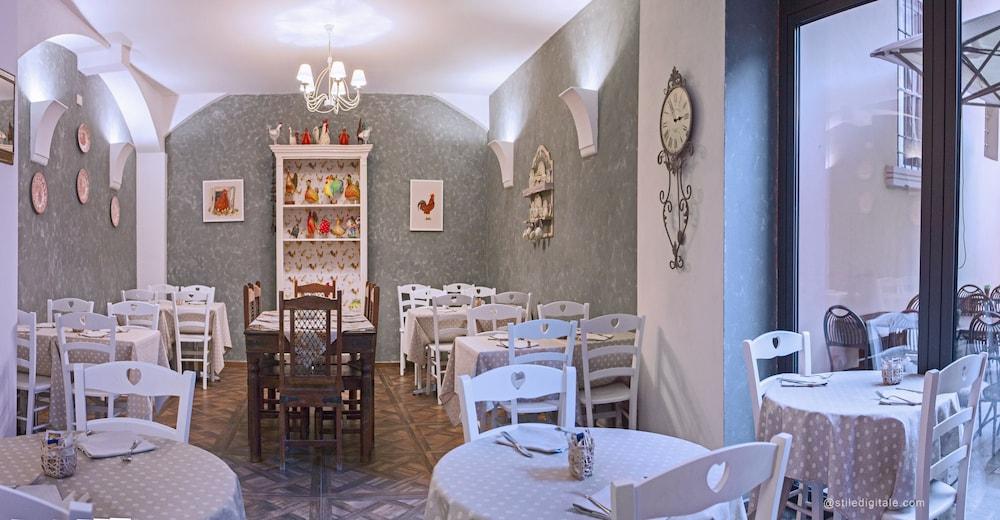 restaurant cafeteria