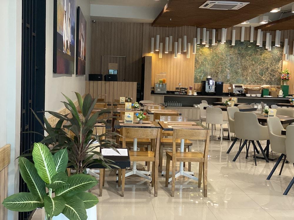 restaurant cafeteria