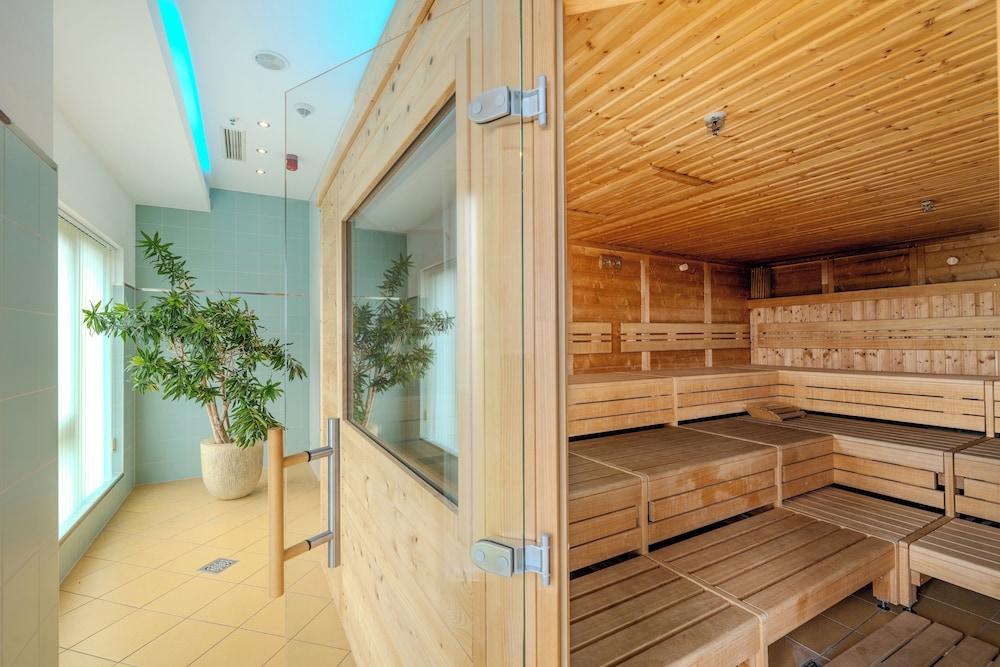 swimming pool spa