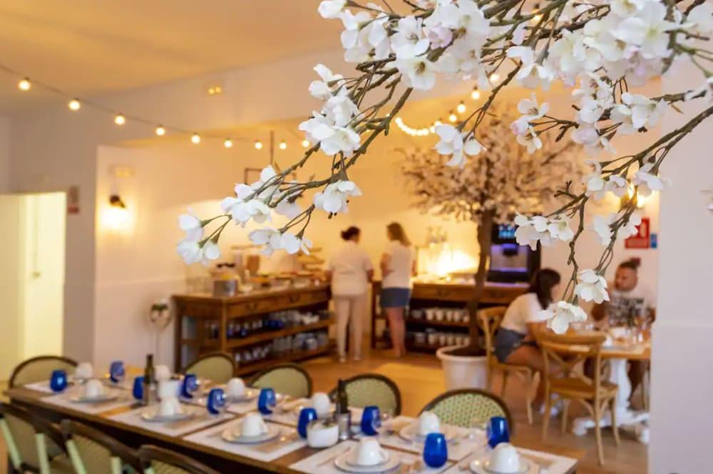 restaurant-cafeteria
