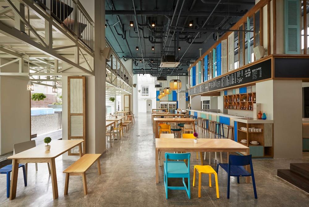 restaurant cafeteria