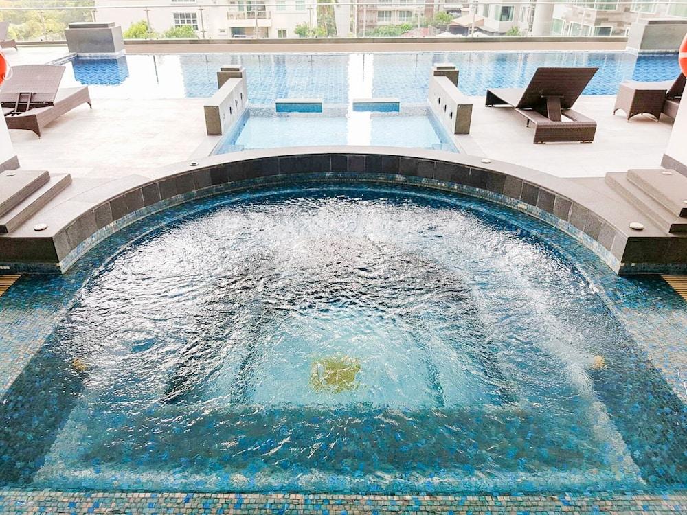 swimming pool spa