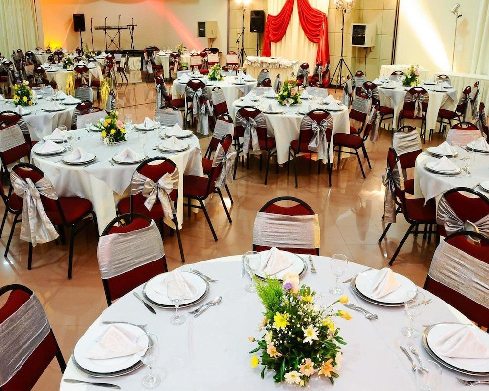 restaurant cafeteria