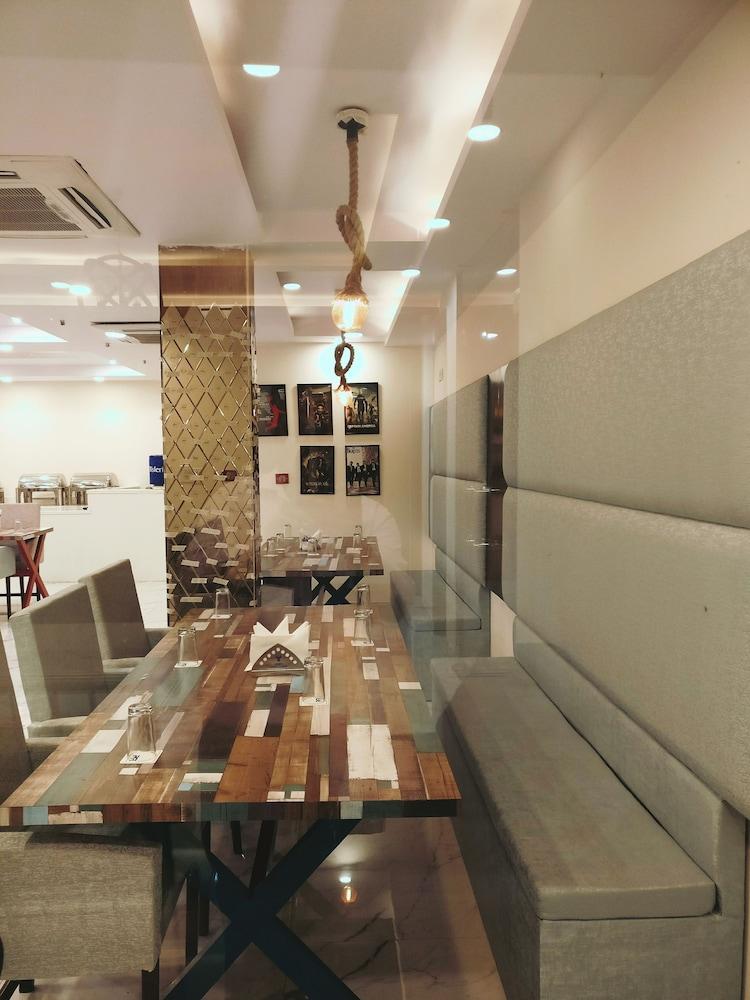 restaurant cafeteria