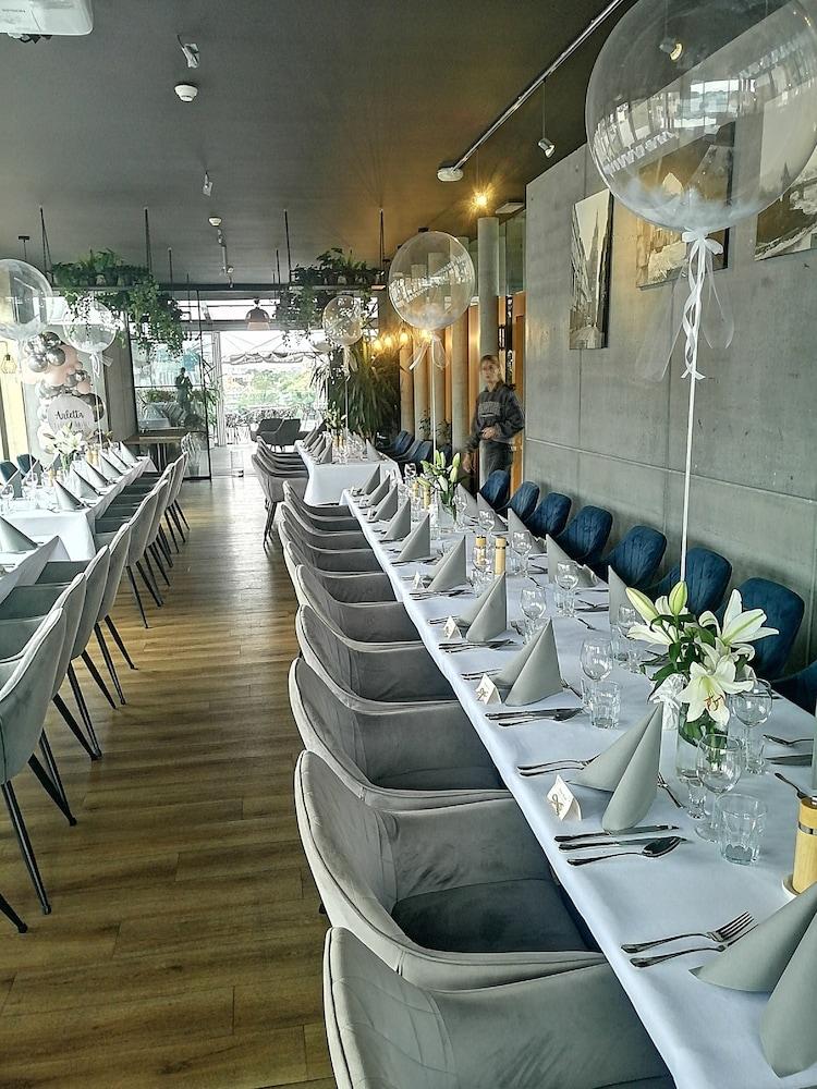 restaurant cafeteria
