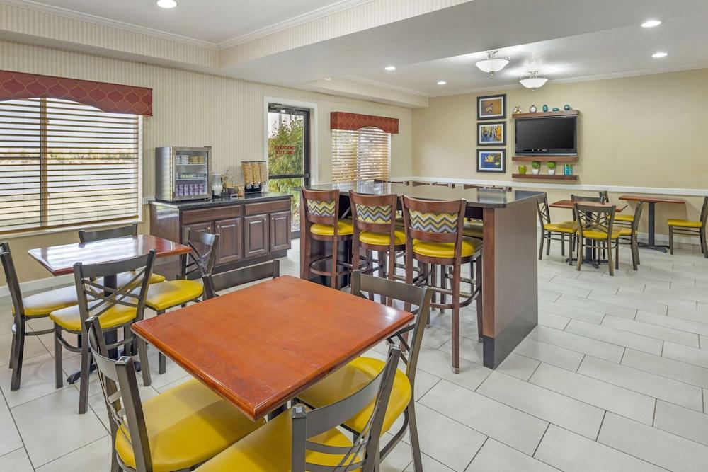 restaurant cafeteria