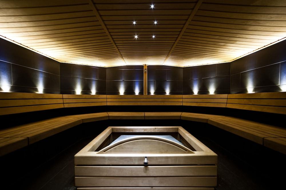 swimming pool spa
