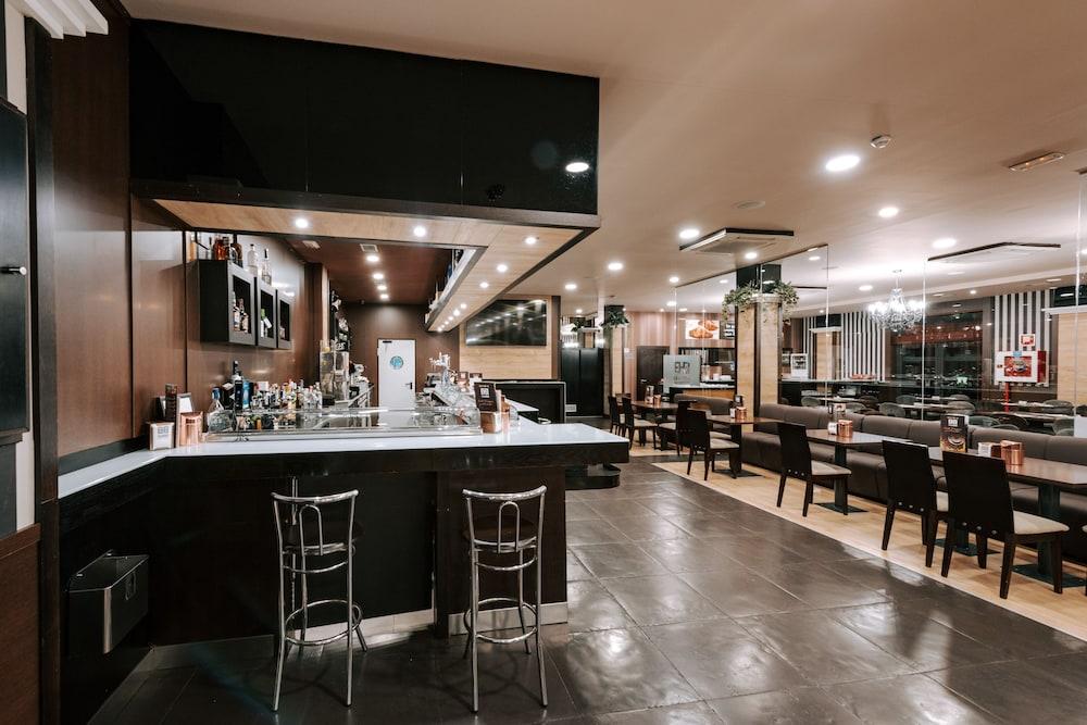 restaurant cafeteria