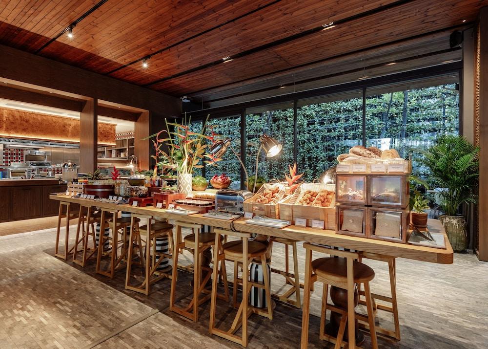 restaurant cafeteria