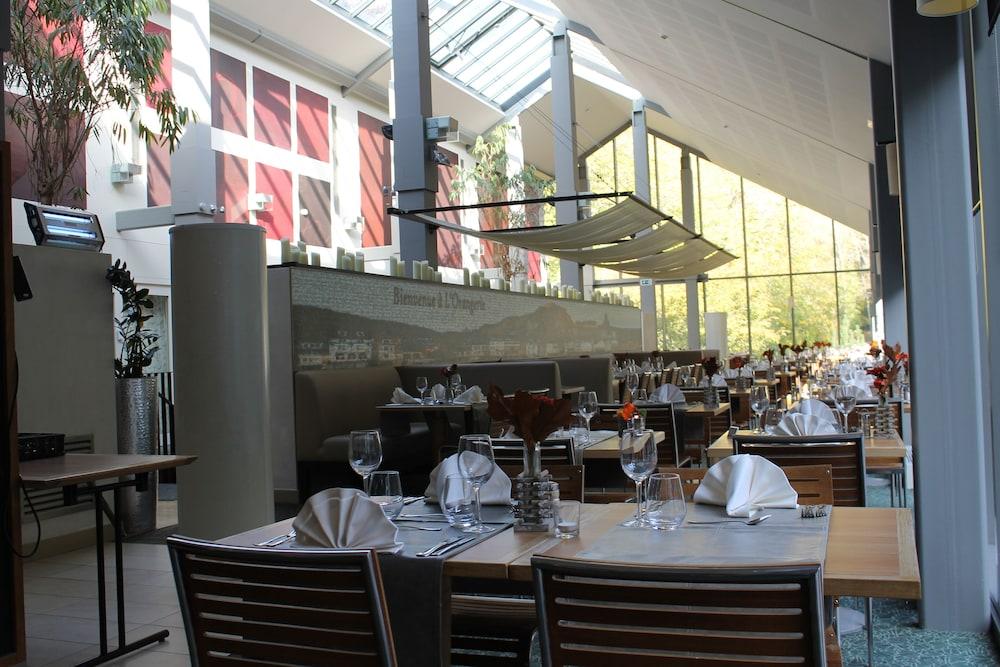 restaurant cafeteria