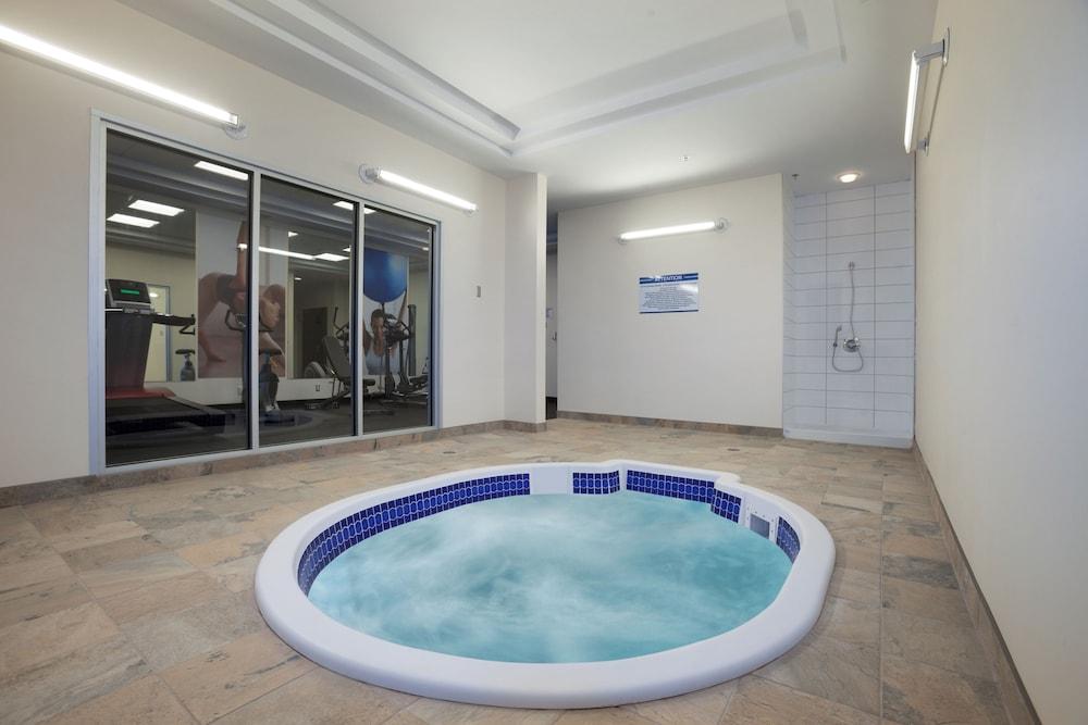 swimming pool spa