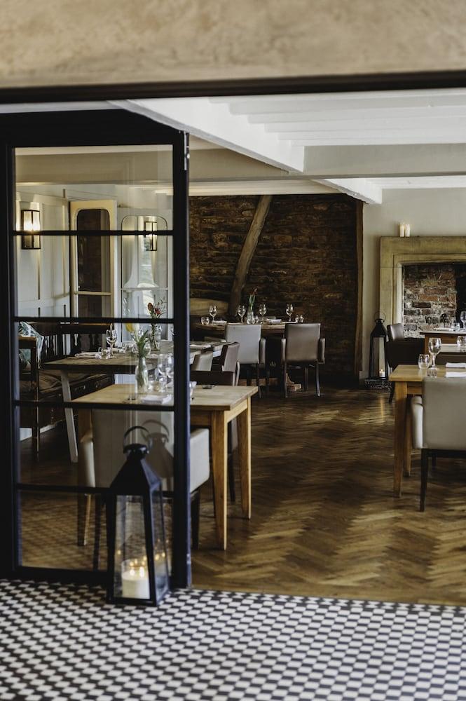 restaurant cafeteria