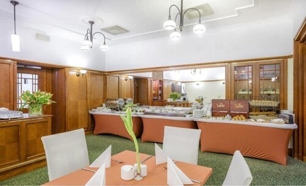 restaurant-cafeteria