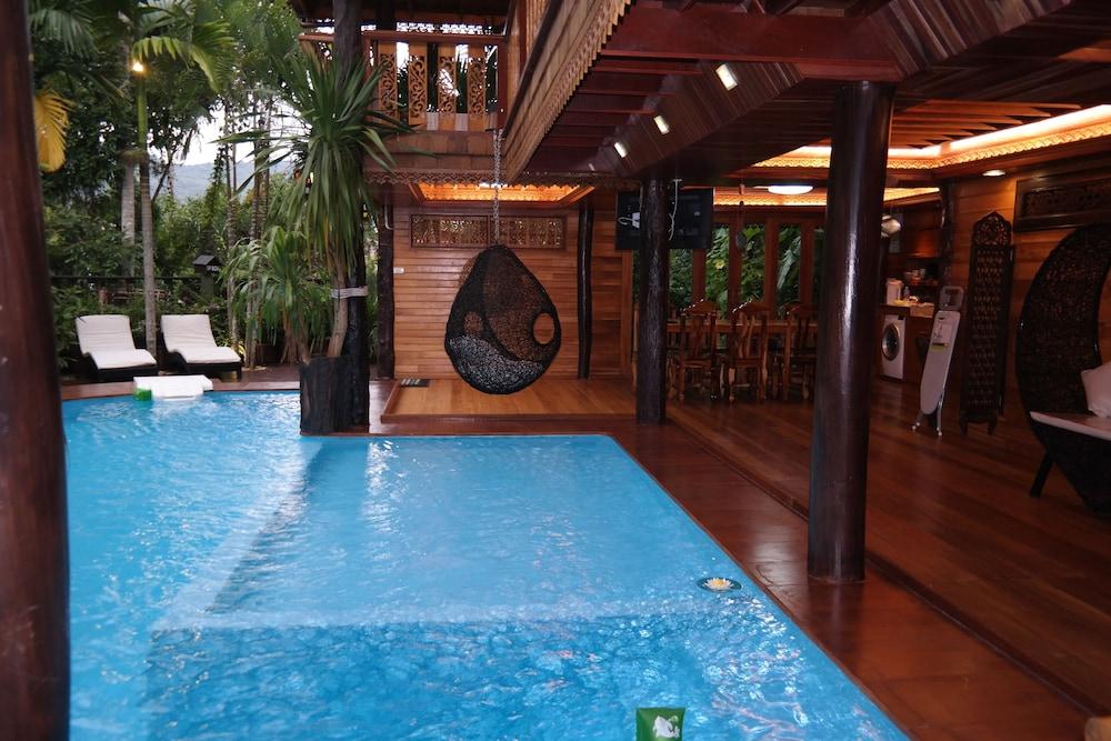 swimming pool spa