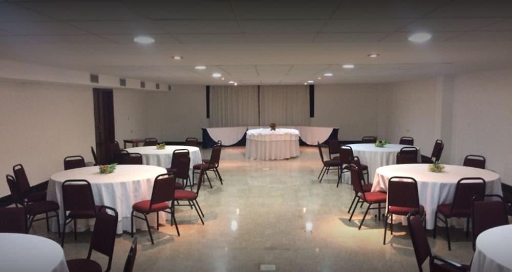 restaurant-cafeteria
