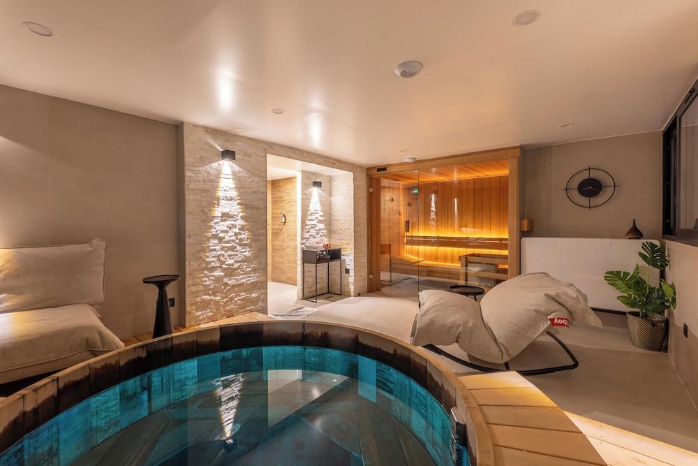 swimming pool spa