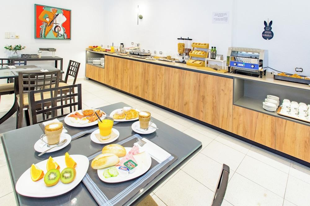 restaurant cafeteria