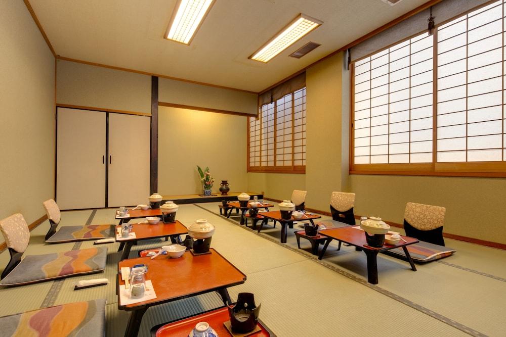 restaurant-cafeteria