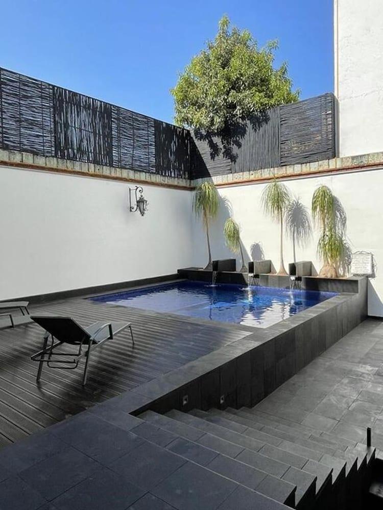 swimming pool spa