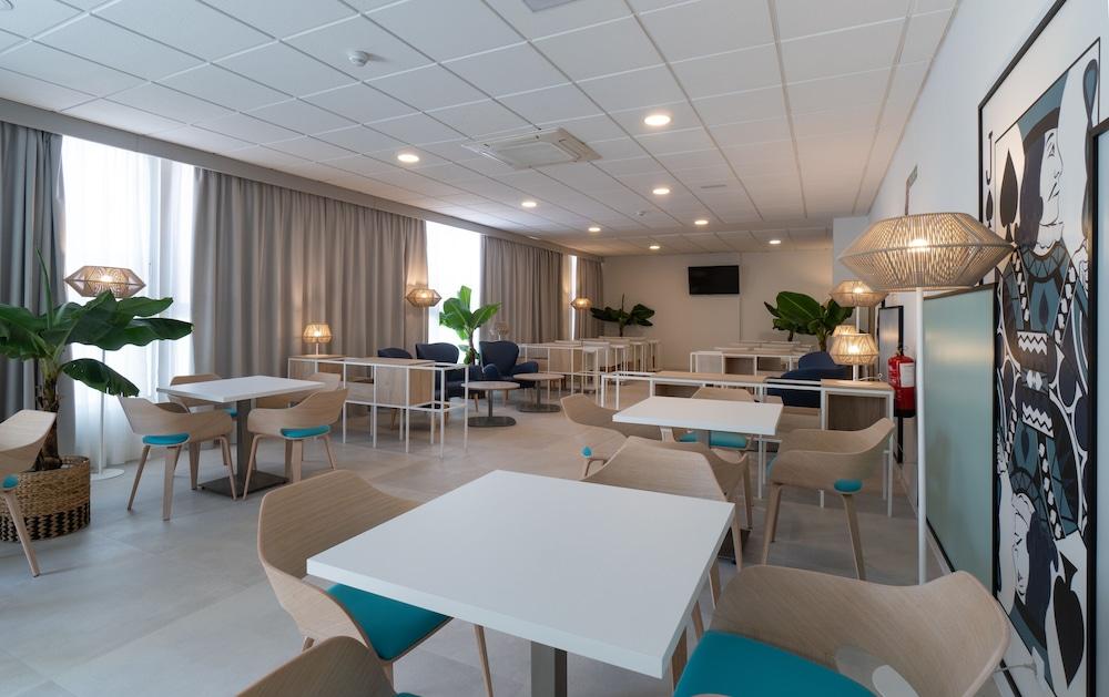 restaurant cafeteria