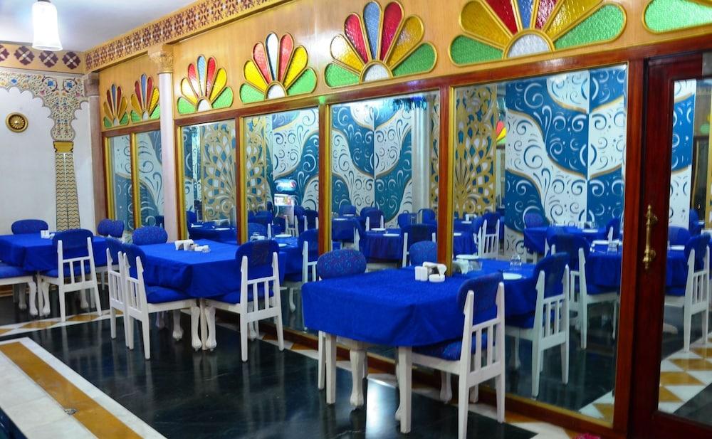 restaurant-cafeteria