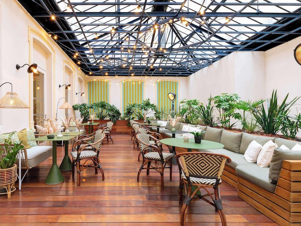 lounge
