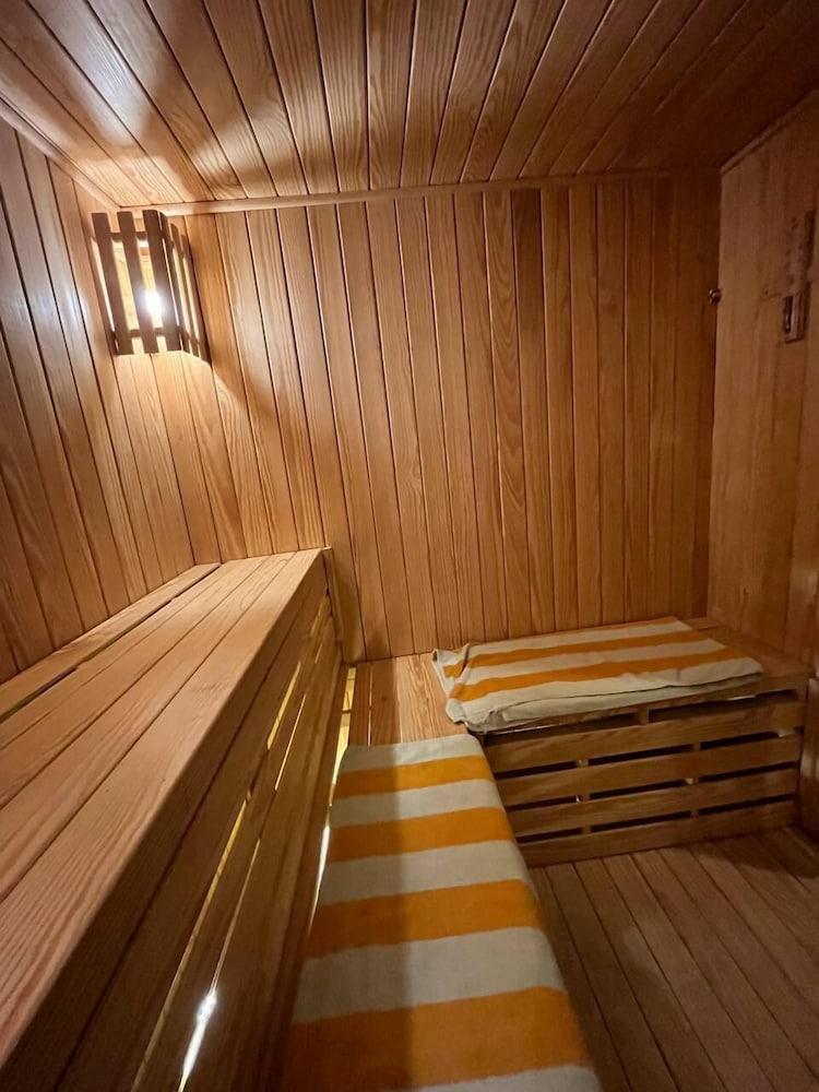 swimming pool spa
