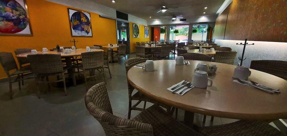 restaurant-cafeteria