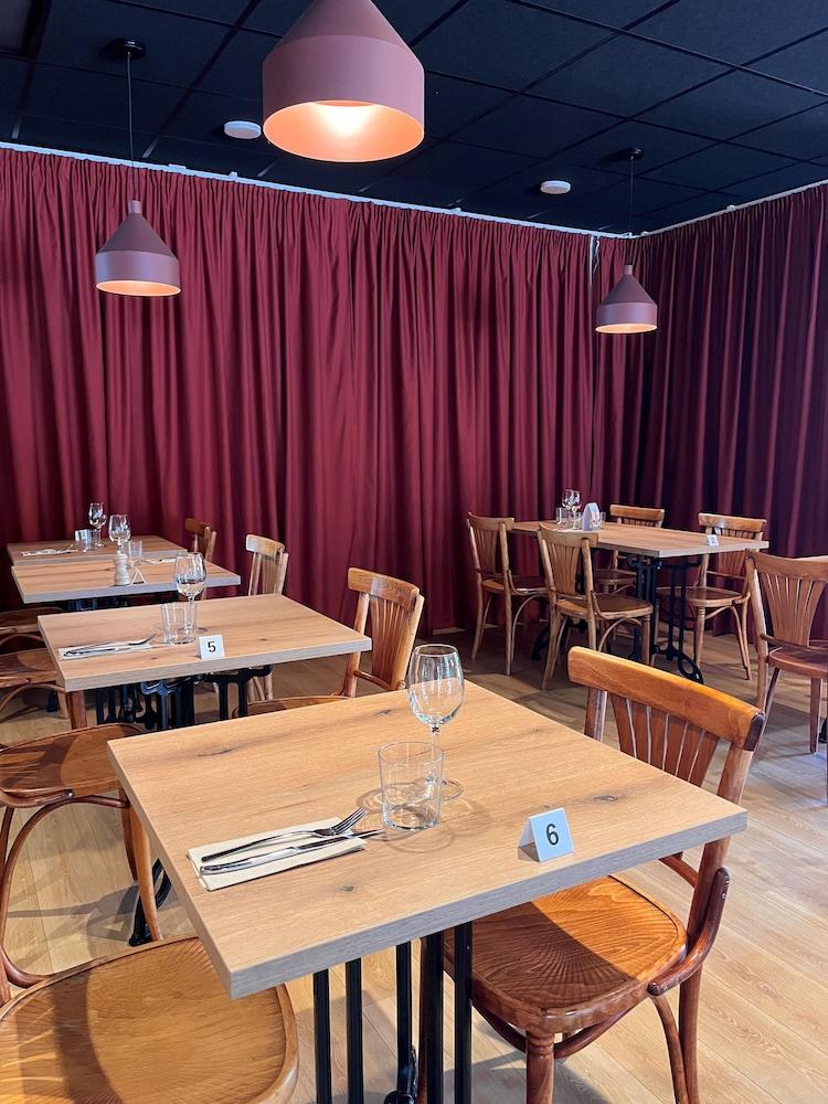 restaurant cafeteria