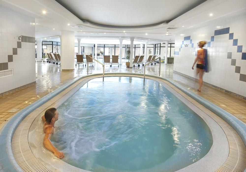 swimming pool spa